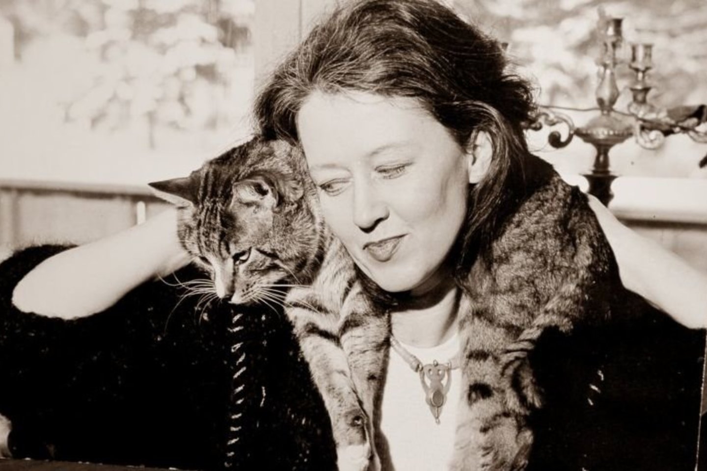 J.D.Plikionytė labai myli kates, su jomis draugauja nuo jaunystės.