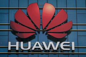 Londonas „smarkiai susirūpinęs“ dėl kinų „Huawei“ veiklos