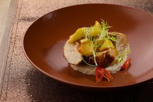 Vištiena su obuoliais pagal žinomo šefo receptą: sotu, lengva ir šventiška