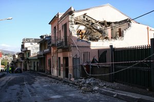 Sicilijoje dėl žemės drebėjimo skelbiama nepaprastoji padėtis