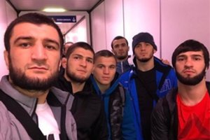 Grėsminga išvaizda: Maskvos oro uoste H. Nurmagomedovui mesti rimti kaltinimai