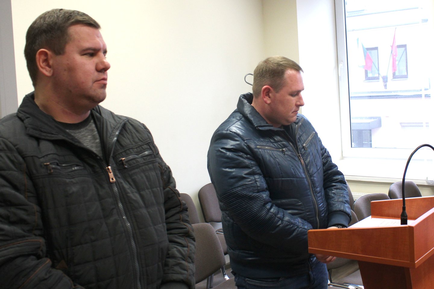 Už turto prievartavimą nuteisti M.Anusevičius ir V.Bakšys liko laisvėje – teismas jiems skirtos bausmės vykdymą atidėjo.