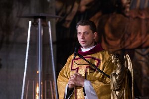 Kunigas Ričardas Doveika: „Kiek lietuvių čepsėjo prie Kūčių stalo ir keikė savo kraštą?“