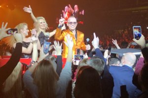 K. Kerbedžio koncertas drebino Vilniaus „Siemens“ areną: gėlės, traukinys ir šėlstantys gerbėjai