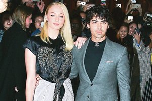 Sostų karus laimėjusi britų aktorė sutramdė ir mergišių muzikantą