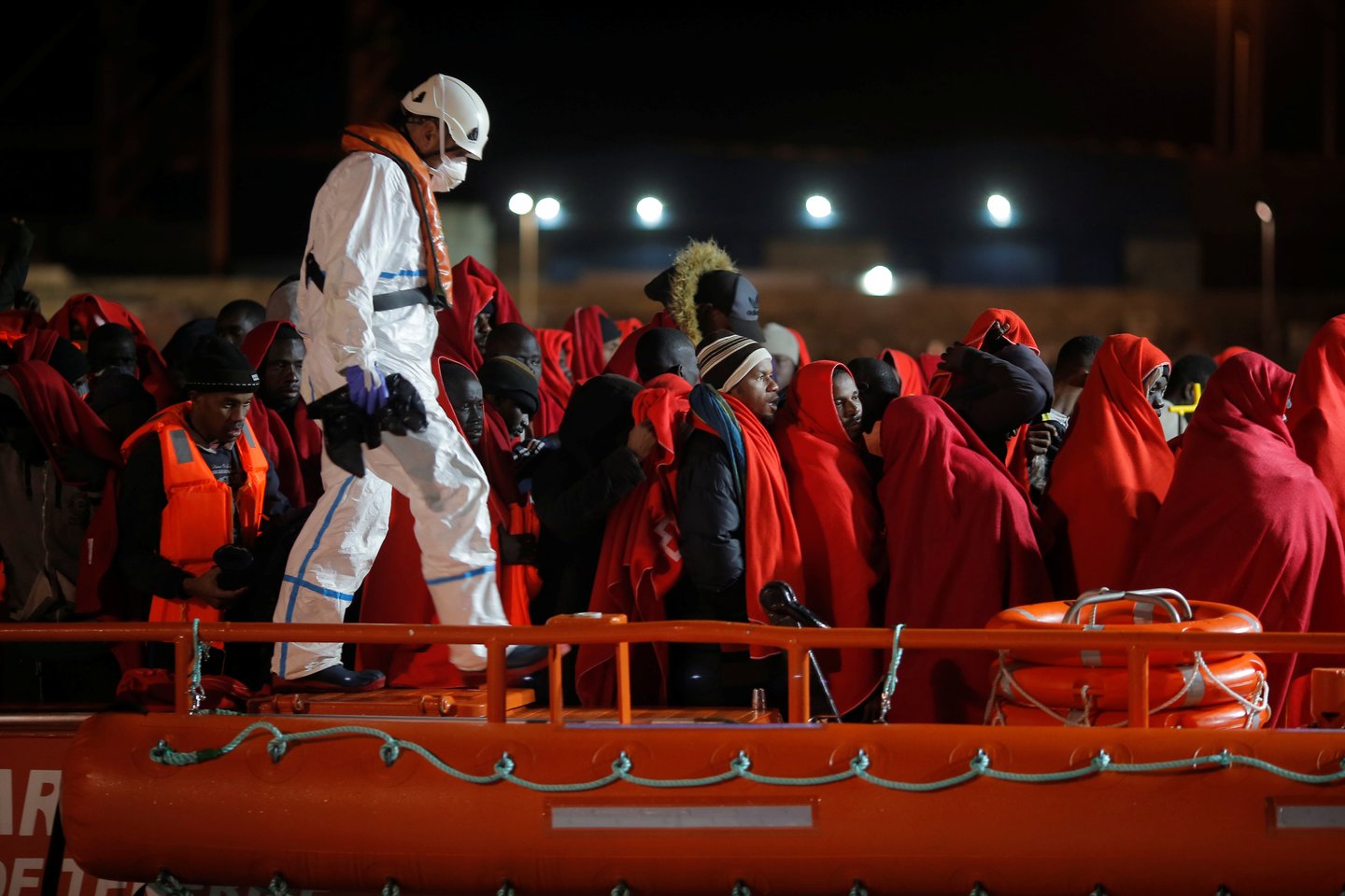  Migrantų laivas atvyko į Ispaniją.<br> Reuters/Scanpix nuotr.