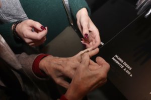 Norite paliesti, pasimatuoti senovinį žiedą ar apyrankę – užsukite į Mažeikių muziejų