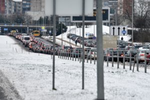 Vieniša mama pasipiktino, kiek jai kainavo atvykti į darbą tarpušvenčiu