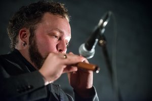 Albumo apžvalga. Saulius Petreikis ir „World Orchestra“ „Pasaulis sveikina Lietuvą"