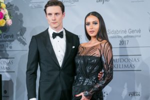 Karolinos Meschino buvęs vaikinas paviešino intymų vaizdo įrašą, o ji perspėja ir kitas 