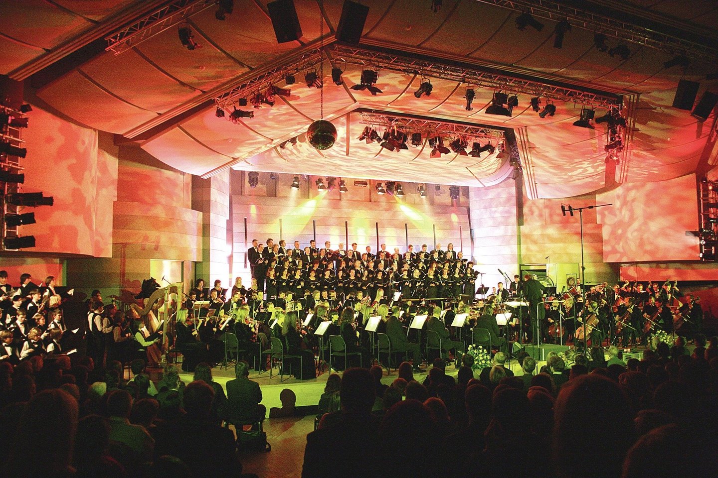 Vilniaus Kongresų rūmus Naujųjų išvakarėse užlies erotiška ir iškilminga muzika.
