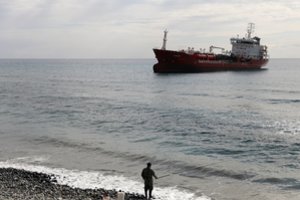 Prie Kipro krantų po sprogimo tanklaivyje išgelbėti penki jūrininkai