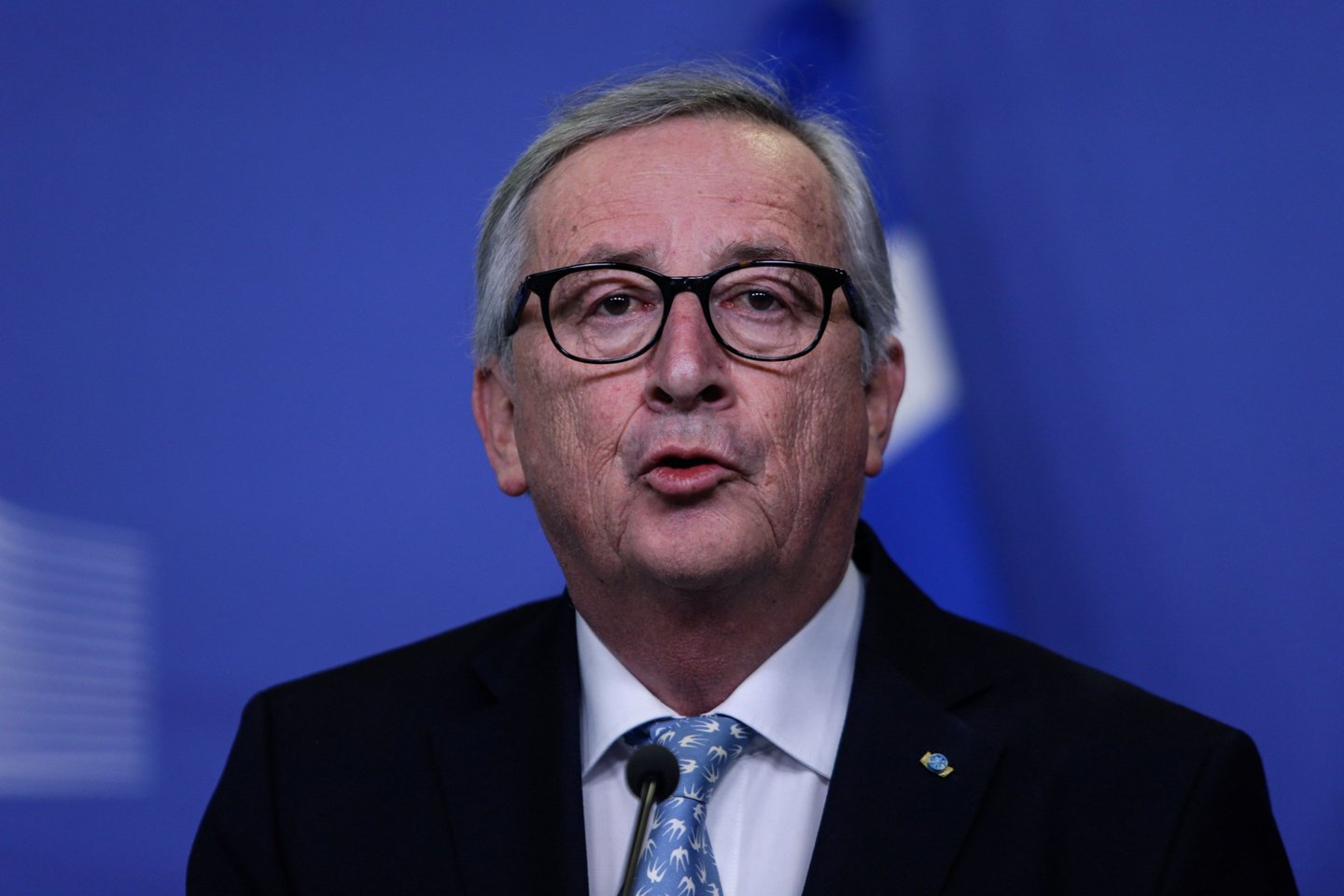  Europos Komisijos pirmininkas Jeanas-Claude'as Junckeris  išsakė abejonių, ar Rumunijai pavyks pirmininkauti Europos Sąjungai, padidėjus įtampai tarp Bukarešto ir Briuselio. <br> AFP/Scanpix nuotr.