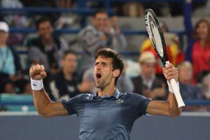 Serbas N. Džokovičius triumfavo parodomajame teniso turnyre JAE