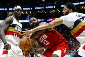 Jamesas Hardenas įsitrynė šalia NBA legendos