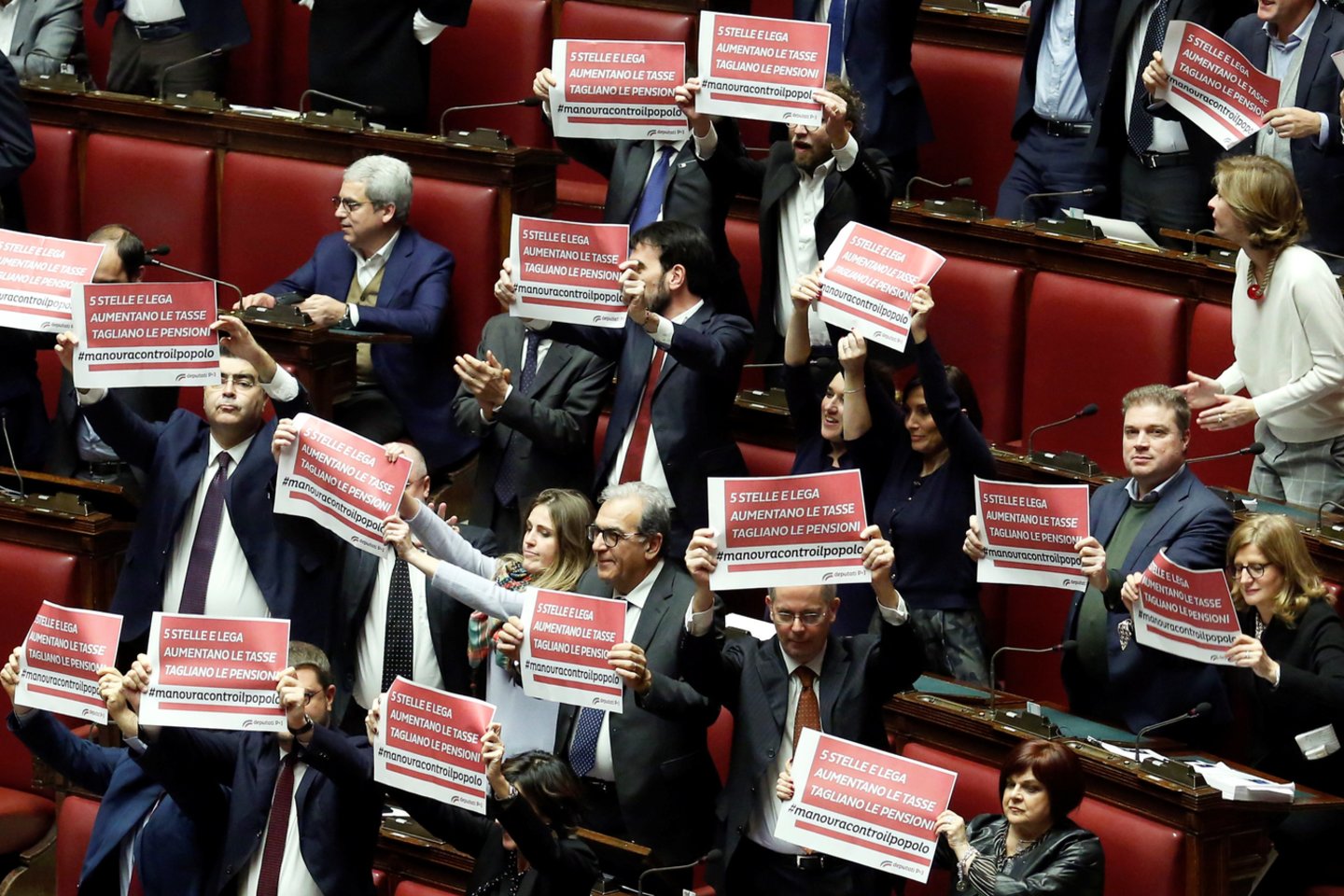 Italijos parlamente dėl 2019 metų biudžeto vyko aršūs ginčai.