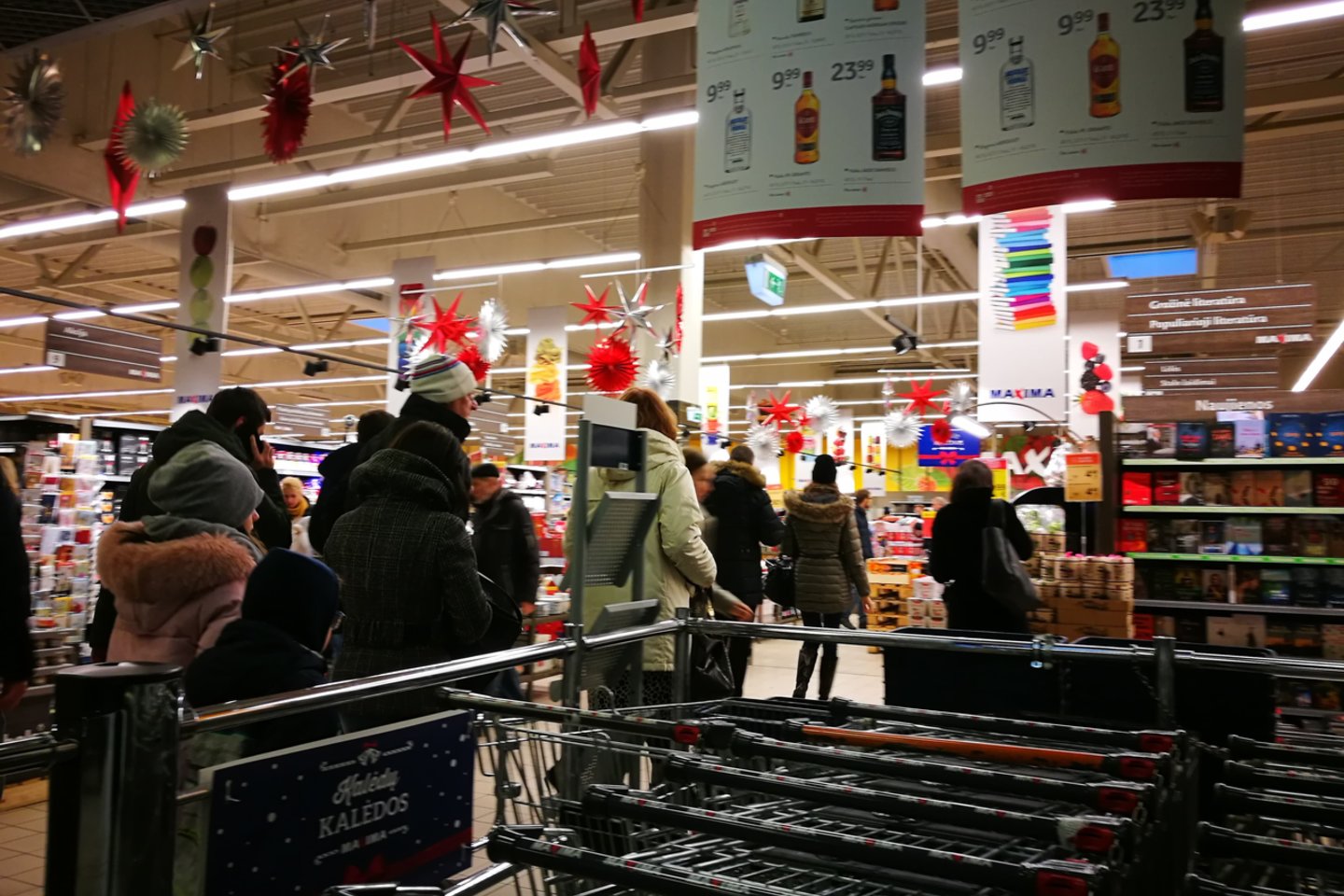 Lietuviai ruošiasi naujųjų metų sutikimui.