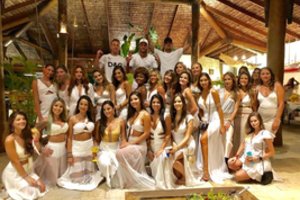 Neymaras Naujuosius metus sutiko su didžiule kompanija efektingų merginų