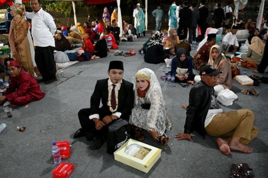 Indonezija 2019-uosius pasitiko masinėmis vestuvėmis