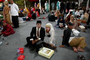 Indonezija 2019-uosius pasitiko masinėmis vestuvėmis