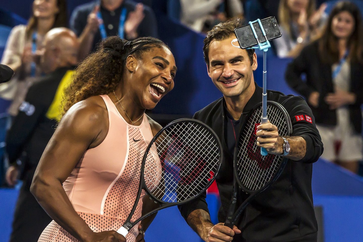 Serena Williams ir Roger Federeris pirmąjį kartą karjerose žaidė vienas prieš kitą.<br> AFP/Scanpix nuotr.