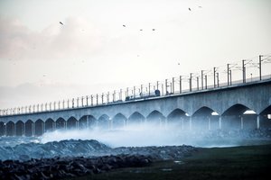 Danijoje per traukinio avariją ant tilto žuvo keli žmonės