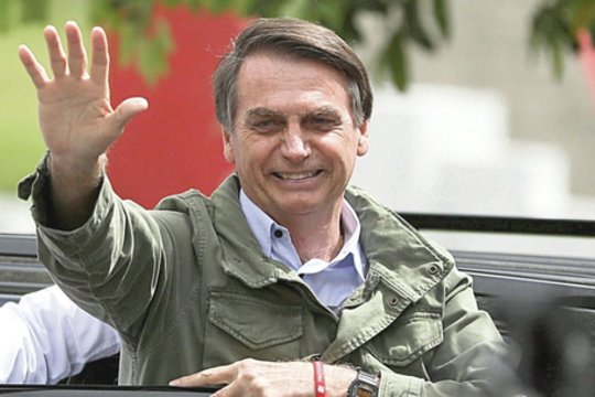 Nerimą keliantis naujasis Brazilijos prezidentas oficialiai pradėjo vadovavimą