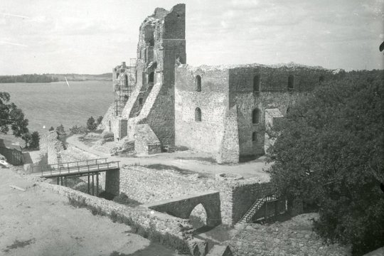 1955 m. gruodžio 17-oji: sprendimas atstatyti Trakų pilį sukėlė Maskvos įniršį ir didžiulį skandalą