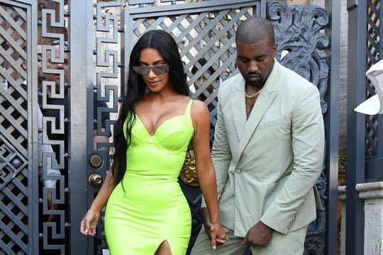 Kim Kardashian laukia ketvirtos atžalos: dėl pavojaus gyvybei pati negimdys