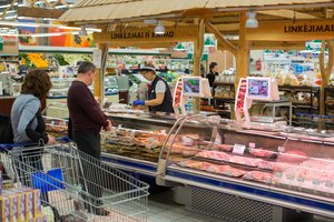 Perspėja dėl idėjos lyginti produktų kainas – efektas gali būti visiškai priešingas