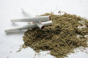 Dėl 17 kilogramų kanapių trims aukštaičiams gresia dideli nemalonumai