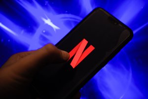 „Netflix“ sulaukė kritikos dėl užblokuotos satyros Saudo Arabijos atžvilgiu