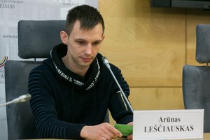 Į Naująją Zelandiją siunčiamos mergaitės brolis nori tapti jos globėju