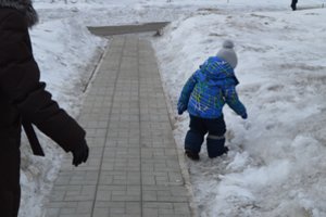 Nenuoramą anūką sudrausmino vos viena močiutės frazė – po jos praeivė net suklupo