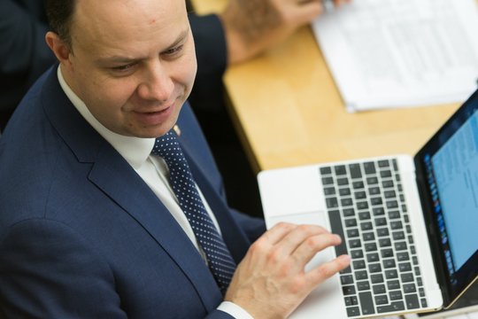 Paskelbus informaciją iš A. Verygos konsultanto pareigų traukiasi A. Mažrimas