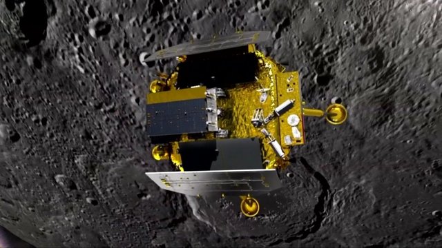 Pirmą kartą istorijoje pavyko nutupdyti kosminį aparatą nematomojoje Mėnulio pusėje
