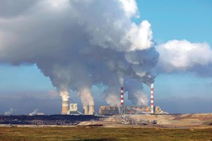 Lenkai atsargūs – prieš rinkimus uždraudė pabranginti elektrą