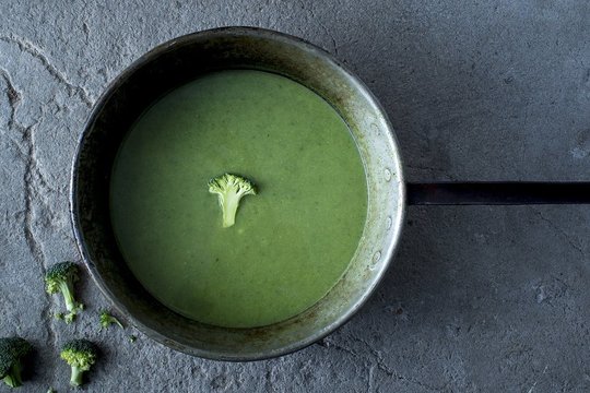 Lengvos brokolių ir špinatų sriubos neatsisakys nei maži, nei dideli