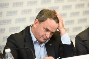 Taškas „auksinių šaukštų“ byloje: Andriui Jazgevičiui skirta bauda, jis kariuomenei atlygins nuostolius