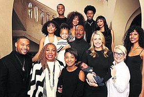 Eddie Murphy prie stalo sukvietė 10 atžalų, kurių susilaukė su 5 moterimis