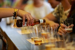 Pernai alkoholio pirko mažiau, išsipūtė bealkoholinių gėrimų paklausa