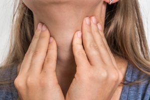 10 požymių, kad jums metas pasitikrinti skydliaukės sveikatą