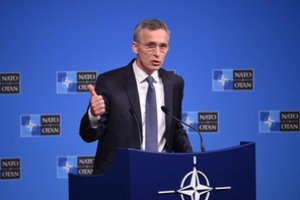 Jensas Stoltenbergas: Rusija turi paskutinį šansą vėl laikytis INF sutarties