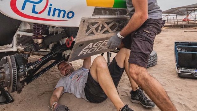 Dakaro ralio dalyviai Limoje atsiėmė savo techniką