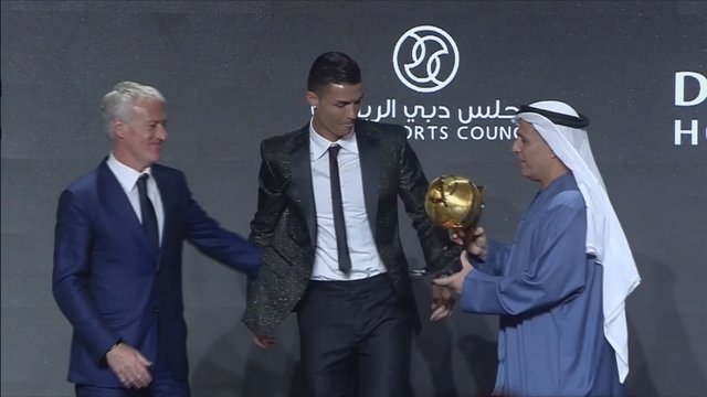C. Ronaldo Dubajuje papildė savo įspūdingą trofėjų kolekciją