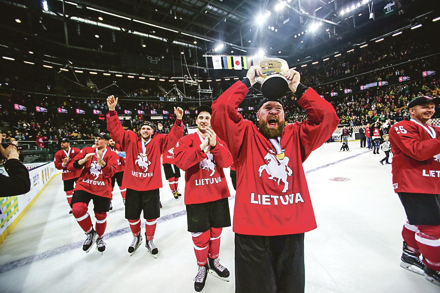 Pasaulio ledo ritulio 1B grupės čempionate šalies rinktinė nudžiugino aistruolius.