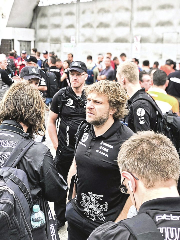 Dakaro ralio automobilių įskaitoje vėl startuos trys Lietuvos ekipažai – naujos kartos automobilį įsigijęs B.Vanagas, tuo pačiu važiuojantis V.Žala ir naujesnį nusipirkęs A.Juknevičius.<br>„IGo2Dakar“ nuotr.