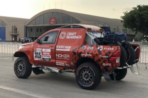 Įveikęs formalumus A. Juknevičius atsisveikino su automobiliu iki starto podiumo