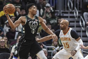 NBA absoliutūs lyderiai „Bucks“ krepšininkai į šipulius sudraskė Atlantos ekipą