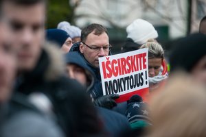Beveik keturiasdešimt mokytojų organizacijų išplatino viešą kreipimąsi 
